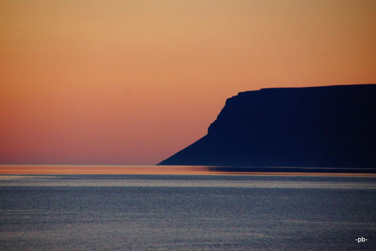 Zurück am Patreksfjörður: Dunkel wird es nach dem Sonnenuntergang trotzdem nicht.