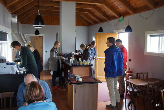 Ein paar belgische Waffeln und einen Cappuccino haben wir uns verdient.