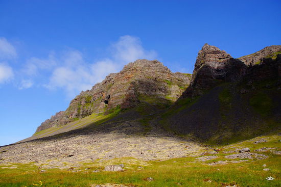 Islands Landschaft ist meist rauh.