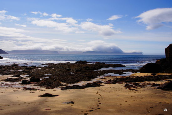 Unser Südseestrand - nur über einen versteckten, steilen Abstieg zu erreichen, absolut windgeschützt und warm.