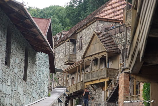 Übrigens: Hier sieht man die gesamte Altstadt mit allen vier Häusern.
