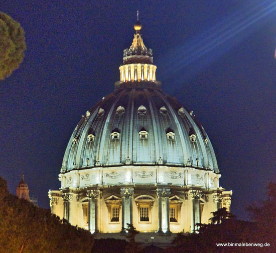 Die Kuppel des Petersdoms. Weitere Fotos auf meiner Homepage