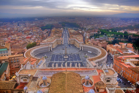 ... oder der Blick auf den Petersplatz und Rom? Schau mal auf meiner Homepage vorbei, dort gibt es Reisereportagen von A wie Armenien bis Z wie Zimbabwe