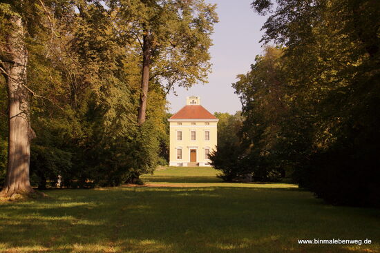 Mehrmals quert der Weg diese Sichachse