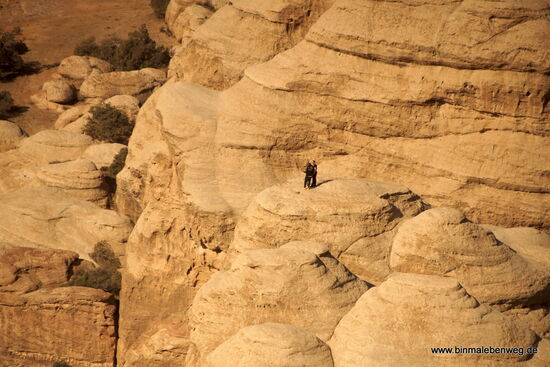 Zur Größenorientierung dienen die beiden Wanderer in der Mitte...