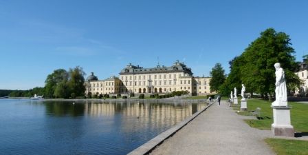 Drottningholm - das Schloss (vom See aus gesehen)