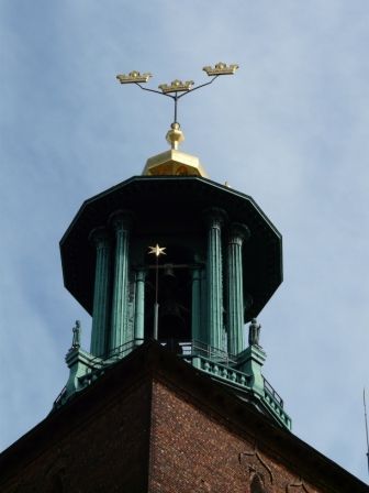 Die 3 Kronen am Turm des Stadhuset
