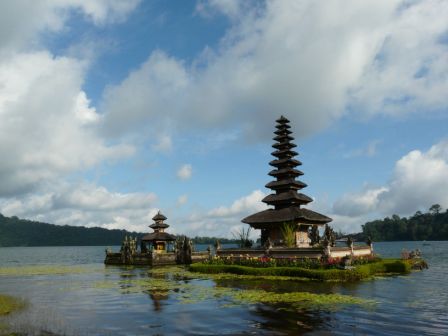 Der "Pura Ulun Danu" direkt am Bratan See