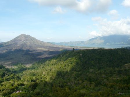 Blick auf den Batur See und Gunung Batur