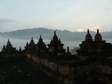 Borobudur - vor Sonnenaufgang