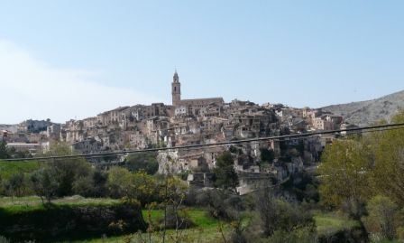 das Städtchen Bocairent klebt förmlich auf dem Felsen
