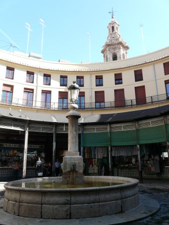 am Plaza Redonda wird Keramik eingekauft