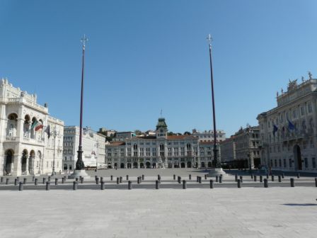 Piazza am Hafen