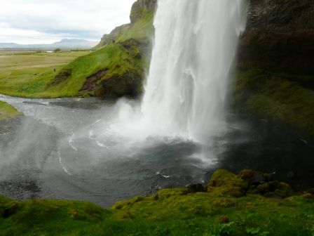 das besondere am Seljalandsfoss: man kann dahinter gehen!