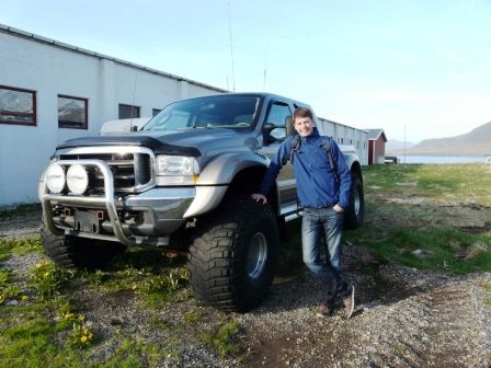 ein Superjeep der für Hochlandstrecken unbedingt notwendig ist