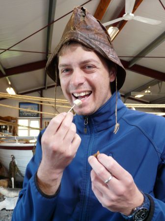 Und ja: der Gammelhai schmeckt nicht schlecht!