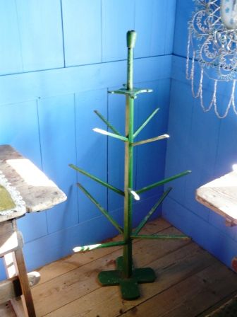 wegen dem Mangel an Bäumen gab es früher einen "gebastelten" Weihnachtsbaum