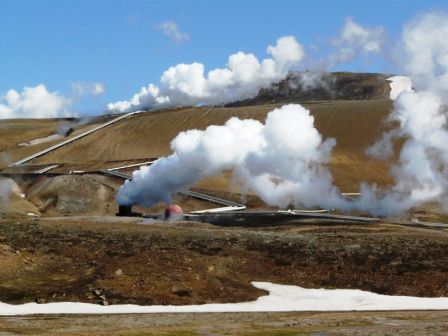 Geothermalkraftwerke im Krafla-Gebiet: wahnsinnig laut, wenn man den Bohrlöchern zu nahe kommt