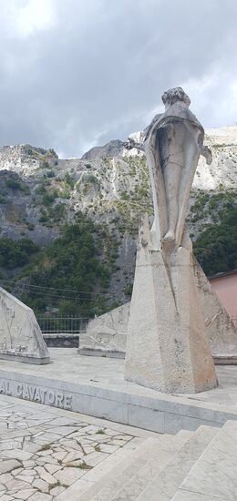 Diese Statue ist den Bergarbeitern gewidmet.