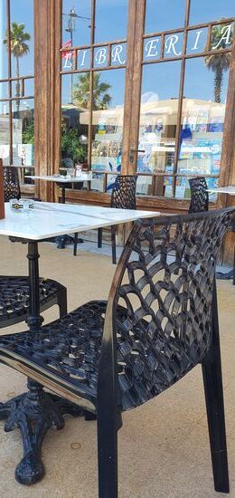 Das Gran Café Margherita ist halb Buchhandlung, halb Restaurant.