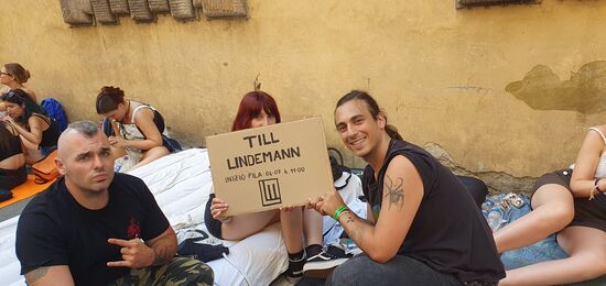 Die Lindeman-Fans müssen noch bis morgen ausharren.