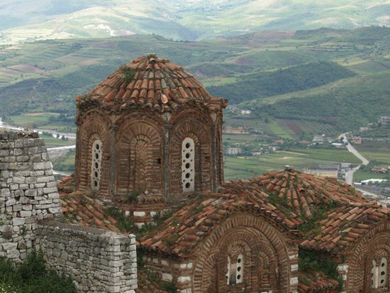 Die Dreifaltigkeitskirche auf der Burganlage von Berat
