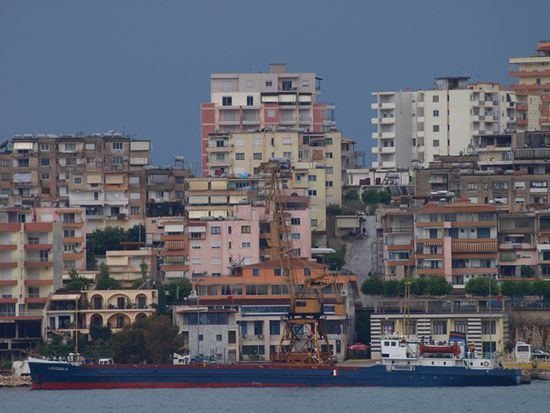 Blick zum Hafen von Saranda