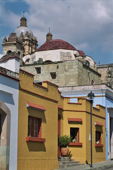 Und nochmals eine Straße, unterhalb der Kathedrale, wo es sehr schick und sehr ruhig ist