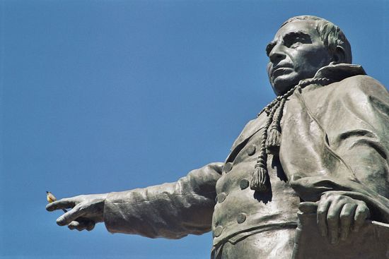 Das Denkmal Benito Juárez', des einzigen Präsidenten indianischer Herkunft, blickt von oben auf Oaxaca-Stadt