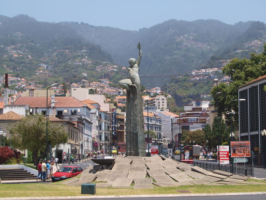 Blick auf eines der "Funchtäler" von der Hafenpromenade aus.