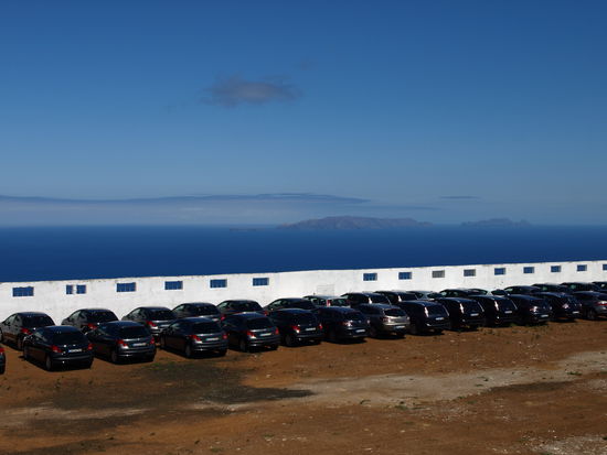 Auch mit diesem Ausblick überrascht uns der Weg.