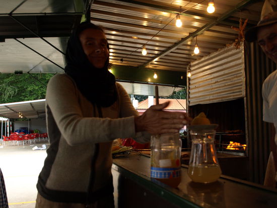 ... beim Ponchamachen.