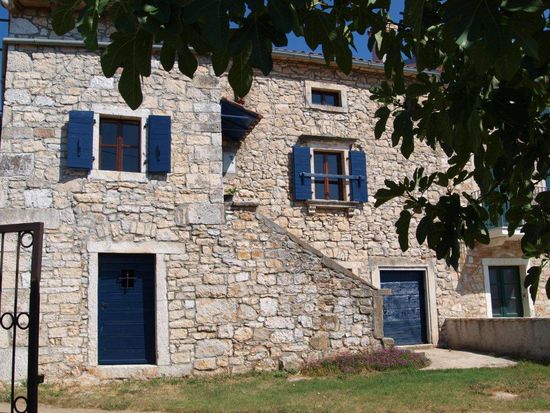 Unser Haus in Katun. Es ist innen genauso schön wie außen.