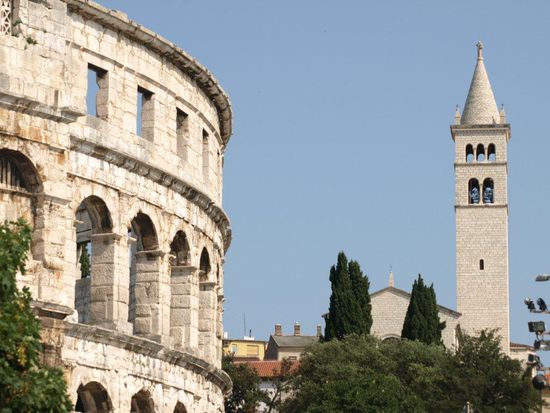 Die Arena von Pula, das fünftgrößte Amphitheater der Welt.