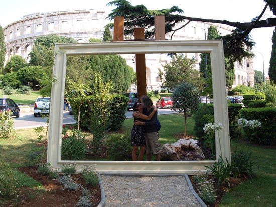 Der Rahmen fürs Erinnerungsfoto ist auch neu. Wir nicht mehr so ... aber glücklich!