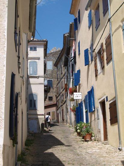 Eine der bezaubernden, autofreien Gassen in Motovun.