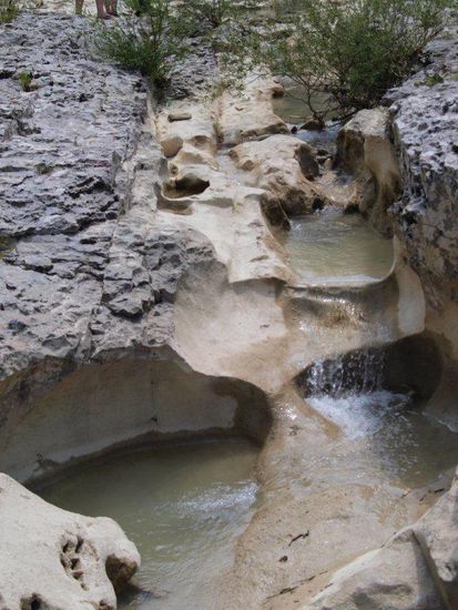 Die kesselförmigen Vertiefungen im Stein gaben Kotli seinen Namen.