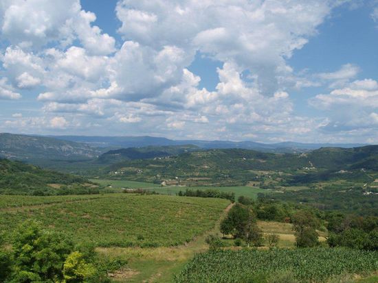 ... und drumherum. Wie immer mit dramatischem Himmel.