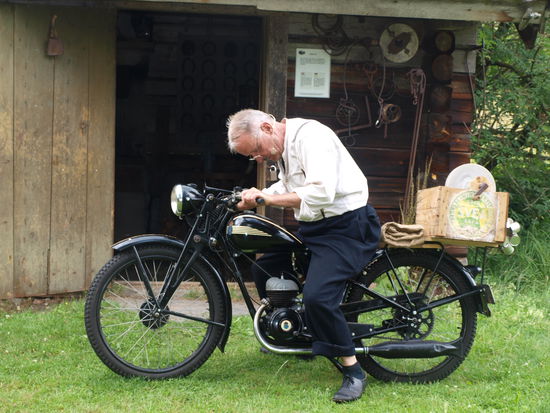 Der Scherenschleifer macht sich auf den Weg ...
