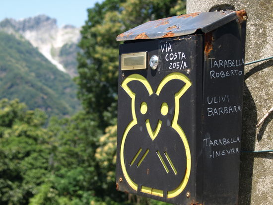 Kunst am Briefkasten.