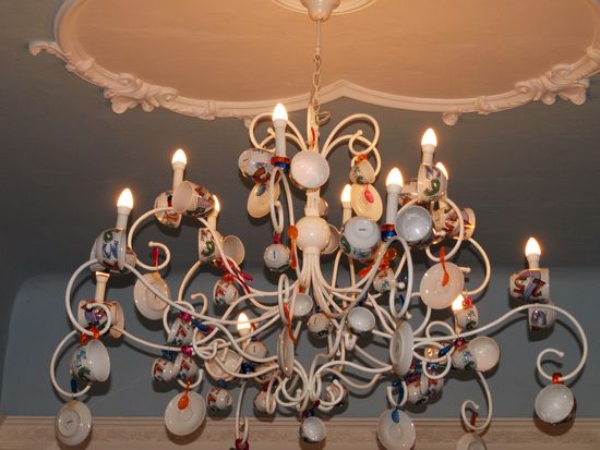 Beleuchtungsobjekt in einem der Cafés von Lucca.