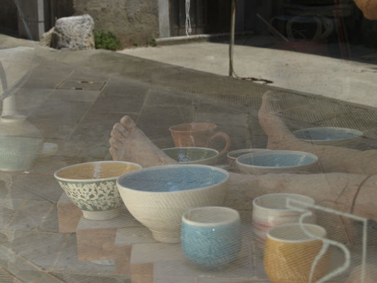 Spannende Spiegelung in einem Schaufenster.