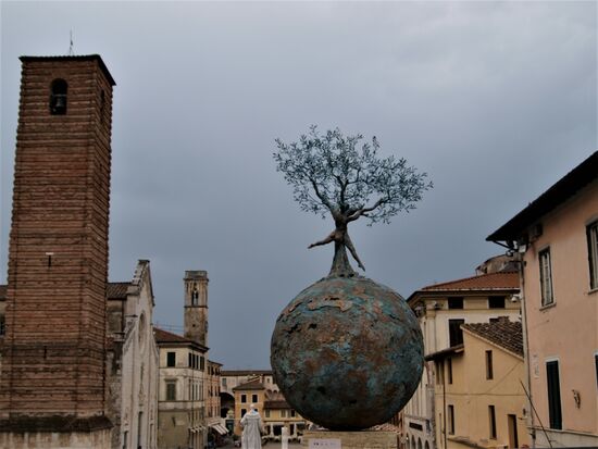 Und hier gibt das regnerische Grau dem Bild eine ganz eigene Note.