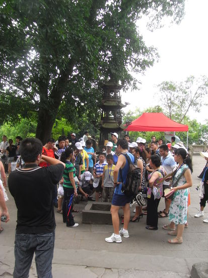 3. Prüfung: ins Karree steigen und 3 Sekunden auf einem Bein balancieren