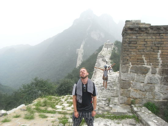ein erschöpfter Sebi auf der Großen Mauer