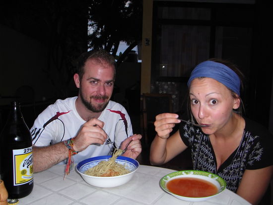 man beachte die Bierflasche..1,2 Liter