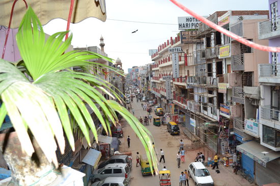 Main Bazar Road (hier noch nicht so voll, war noch frueh morgens)