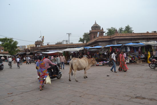 Bazaar um den Uhrenturm