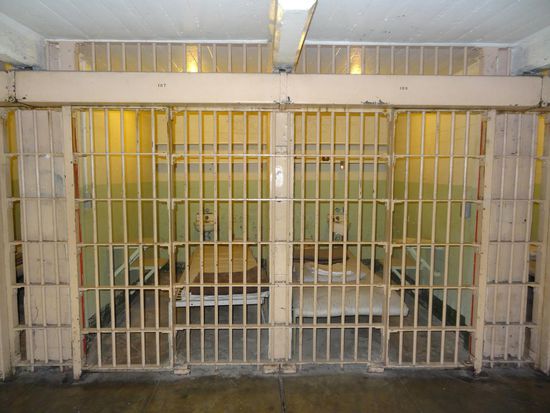 "geräumige" Gefängniszelle
