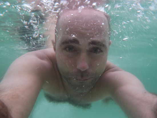 Keine Angst, das Wasser steht uns nicht bis zum Halse, auch wenn ich dicke Backen mache.